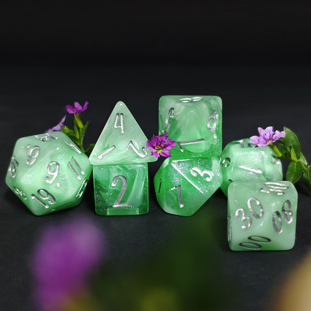 7個入りミントグリーンスワールグリッター多面体DNDダイスセ - Board Game Rpg のレビューと価格