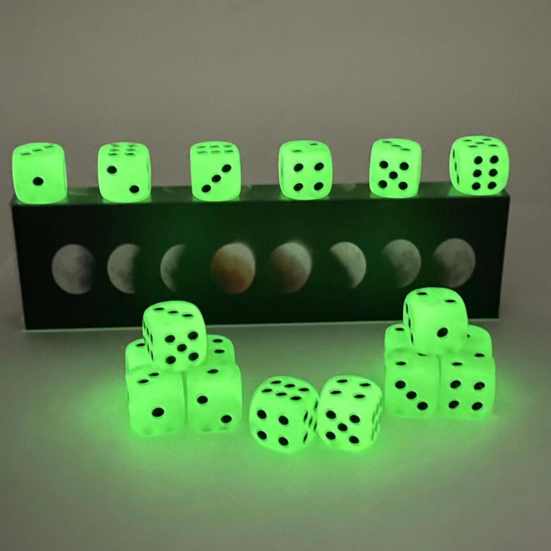 ボードゲーム用の暗いサイコロで光る、dnd、mtg、rpg、 - Board Game Yahtzee のレビューと価格